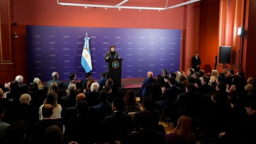 Milei anunció ante legisladores de LLA un proyecto para modificar la Carta Orgánica del BCRA